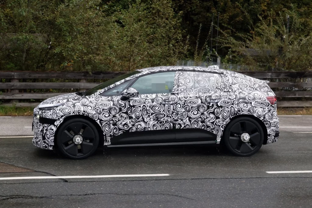 El Audi Q2 e-tron y A2 e-tron ya muestran sus formas. Con homenaje incluido 3 Motor16 Audi A2 e-tron Q2 e-tron camuflado (9)