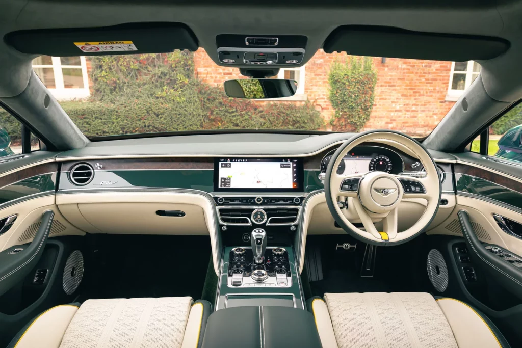 Bentley celebra tres hitos históricos con una exclusiva trilogía del Flying Spur 7 Motor16 BENTLEY Sedan Anniversaries Turbo R Interior 2 Motor16