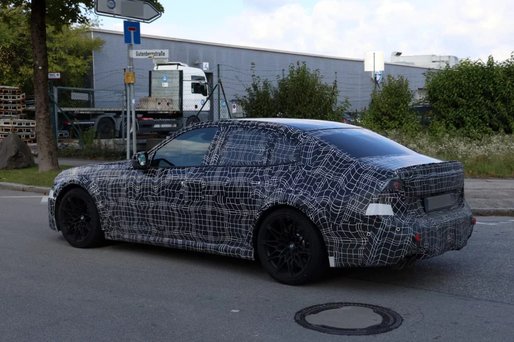 'Cazado' el BMW M3 de combustión, que seguirá una generación más 15 Motor16 BMW M3 2027 13 Motor16