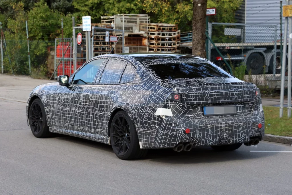 'Cazado' el BMW M3 de combustión, que seguirá una generación más 2 Motor16 BMW M3 2027 15 Motor16