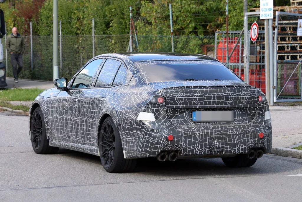 'Cazado' el BMW M3 de combustión, que seguirá una generación más 19 Motor16 BMW M3 2027 17 Motor16