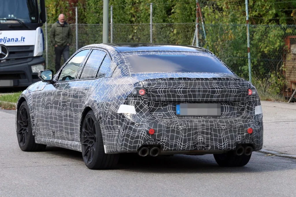 'Cazado' el BMW M3 de combustión, que seguirá una generación más 20 Motor16 BMW M3 2027 18 Motor16