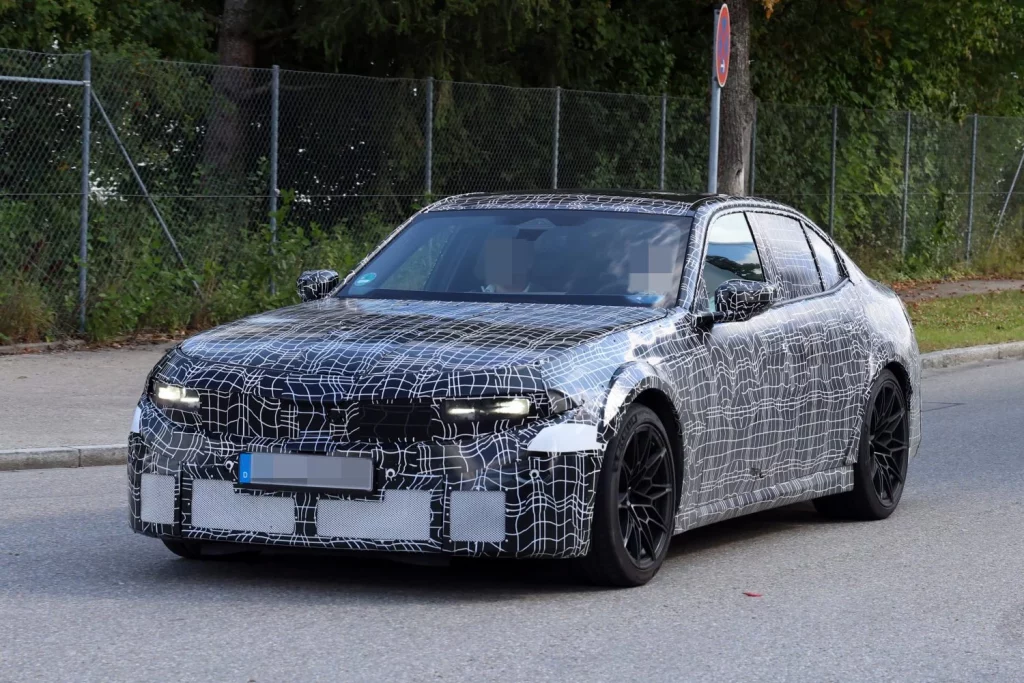 'Cazado' el BMW M3 de combustión, que seguirá una generación más 6 Motor16 BMW M3 2027 4 Motor16