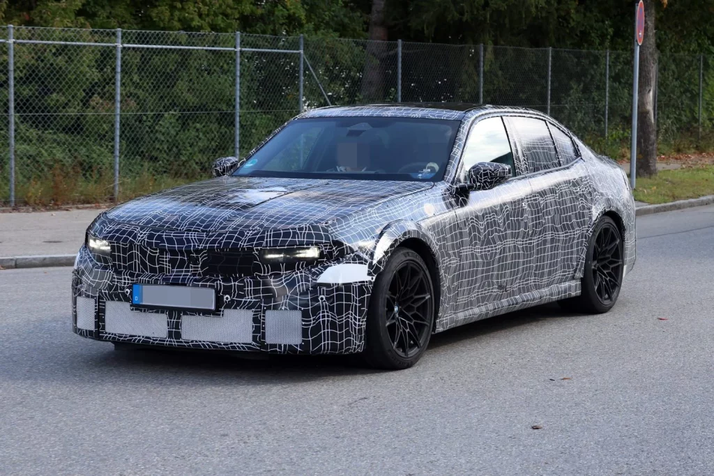 'Cazado' el BMW M3 de combustión, que seguirá una generación más 7 Motor16 BMW M3 2027 5 Motor16