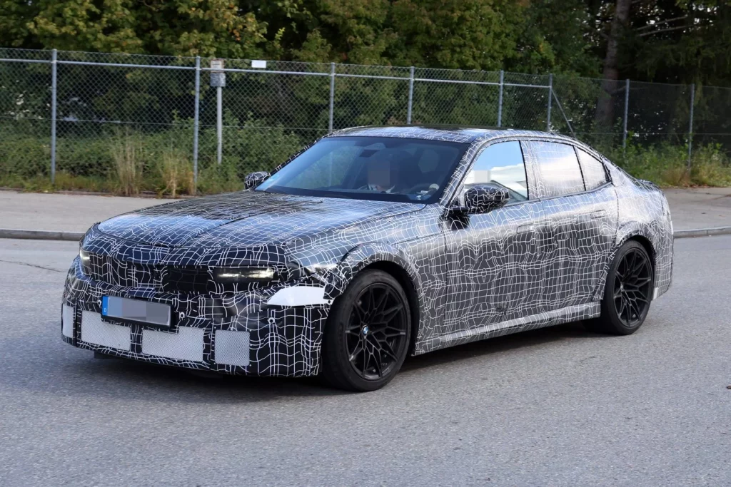 'Cazado' el BMW M3 de combustión, que seguirá una generación más 8 Motor16 BMW M3 2027 6 Motor16