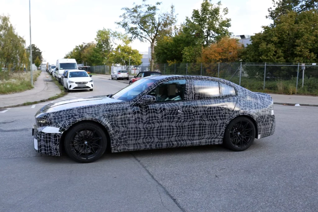 'Cazado' el BMW M3 de combustión, que seguirá una generación más 10 Motor16 BMW M3 2027 8 Motor16