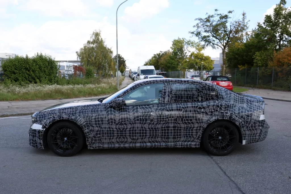 'Cazado' el BMW M3 de combustión, que seguirá una generación más 1 Motor16 BMW M3 2027 (9)