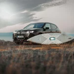 BMW se lanza al agua con una tabla de paddle surf eléctrica y autoinfable
