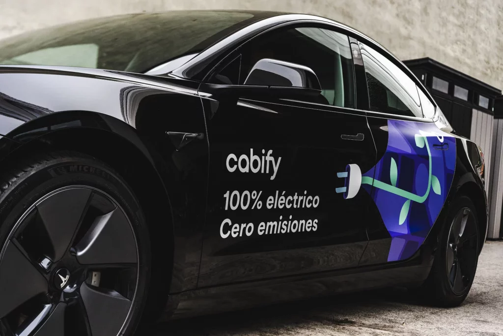 Vecttor convierte la pasión por los coches en profesión: la compañía busca incorporar nuevos profesionales 1 Motor16 BRANDED CABIFY VECTTOR 2 Motor16