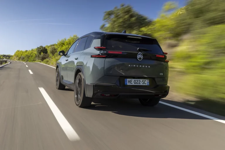 Citroën C5 Aircross eléctrico: dos baterías (73/97 kWh) para 520 y 680 km WLTP, carga rápida 160 kW (27 min 10-80%)