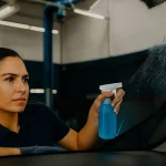 Lucía (39), jefa de taller: ‘Si echas este producto al cristal de tu coche no vas a tener que cambiar los limpiaparabrisas en una buena temporada’