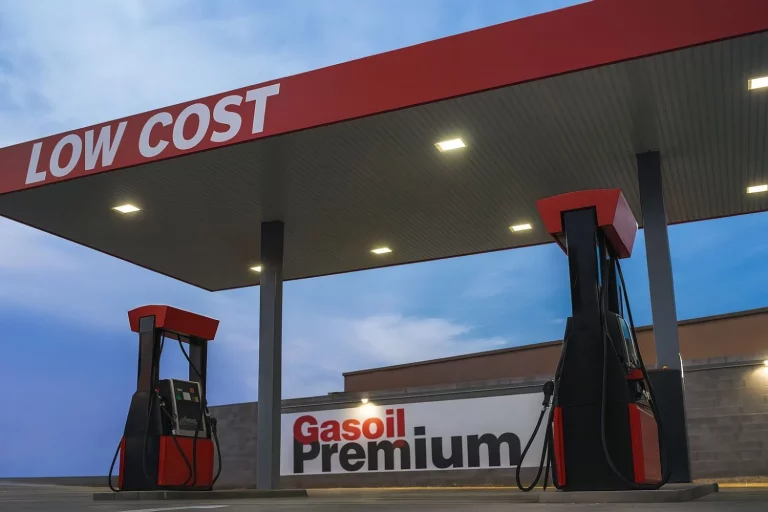 El mejor mecánico de España desmonta el mito: la gasolina low cost no protege tu motor igual que la premium