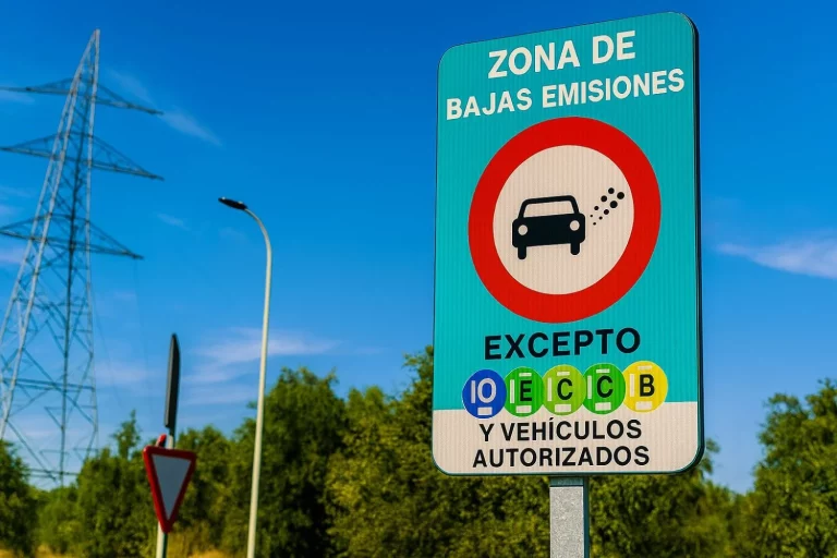 Javier (59), abogado: «Ya puedes ir olvidándote de pagar una multa por entrar en una ZBE de Madrid»