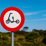 Las señales de tráfico que la DGT ha renovado y que afectan a patinetes y VMP