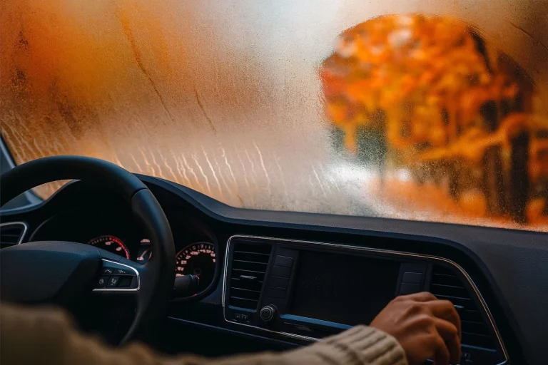 Di adiós a la humedad del parabrisas por dentro y por fuera con Amazon por menos de 12 euros