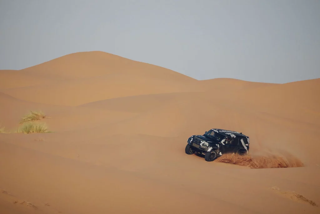 DEFENDER RALLY MOROCCO TEST 005 Motor16