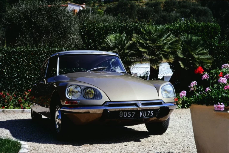 DS celebra en París su Jubileo de Platino: más de 200 joyas automovilísticas reúnen 70 años de historia