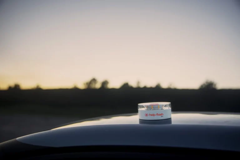 La cuenta atrás para conseguir una baliza V16 ha comenzado: la crisis del papel higiénico amenaza de nuevo