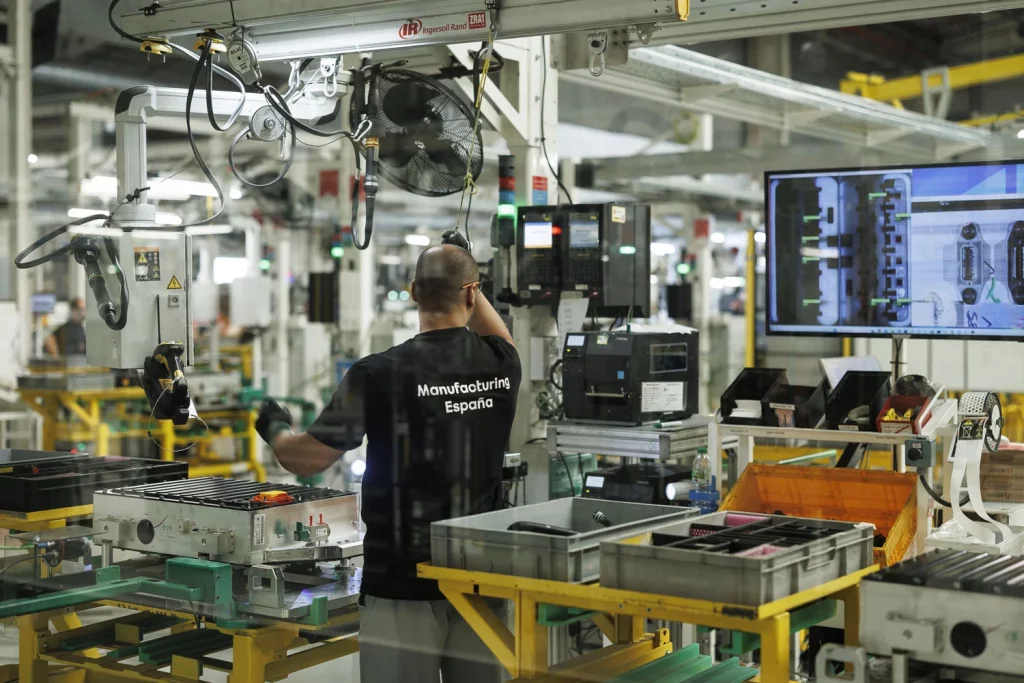 Carrocerías Renault: seis décadas forjando el futuro del automóvil en España 18 Motor16 FABRICA CARROCERIAS RENAULT 5. Baterias 1 Motor16