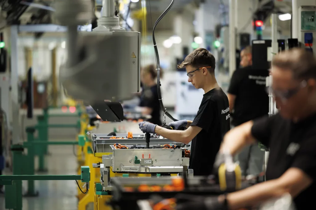 Carrocerías Renault: seis décadas forjando el futuro del automóvil en España 19 Motor16 FABRICA CARROCERIAS RENAULT 5. Baterias 6 Motor16