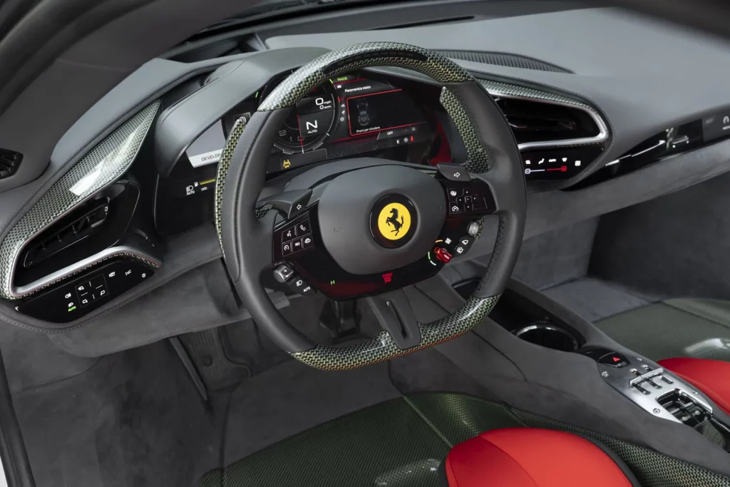 El Ferrari SC40, creado para recordar al legendario F40... pero no parece que lo consiga 21 Motor16 FERRARI SC40 18 Motor16