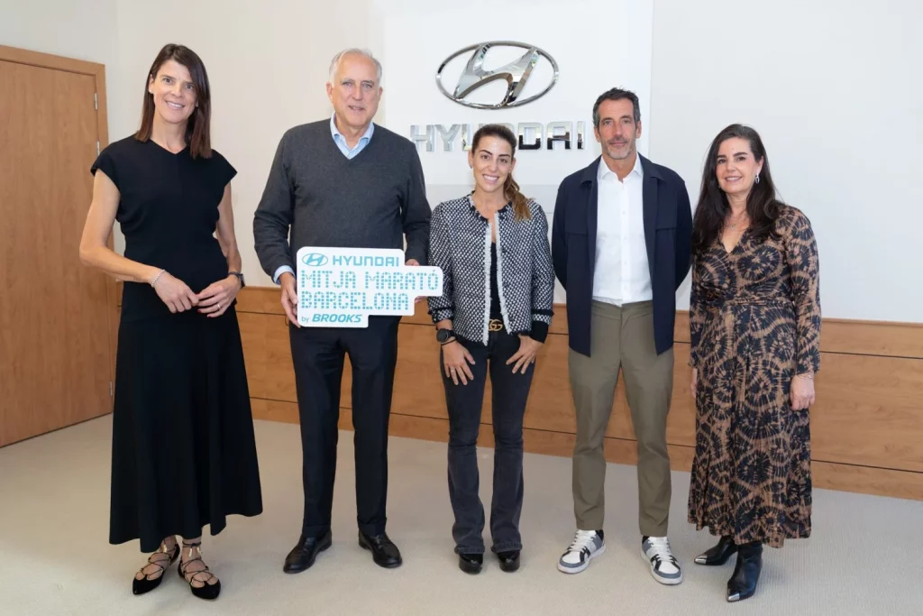 Hyundai da nombre a La Mitja Marató Barcelona: así impulsa la marca el running urbano 1 Motor16 Firma Hyundai Mitja Marato 5 Motor16