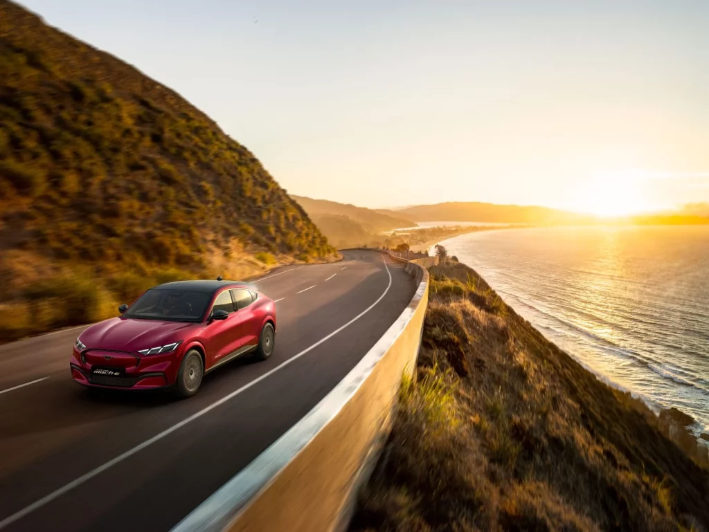 El Ford Mustang Mach-e anuncia hasta 590 CV en su versión más potente