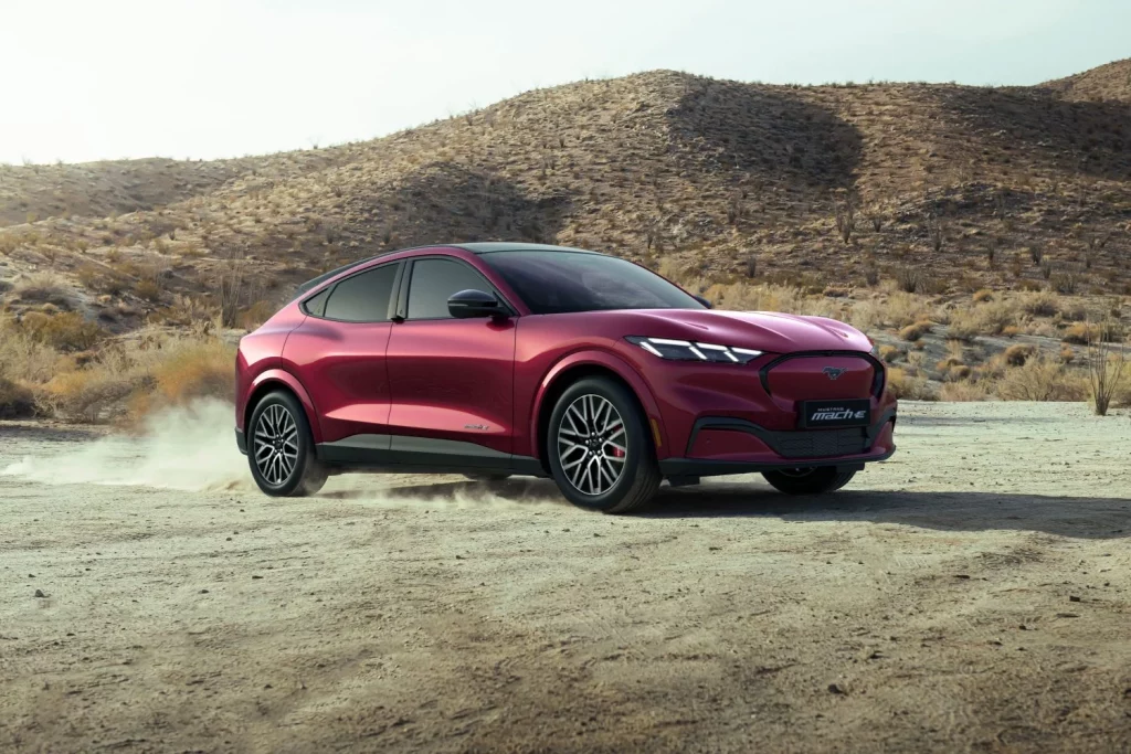 El Ford Mustang Mach-e anuncia hasta 590 CV en su versión más potente