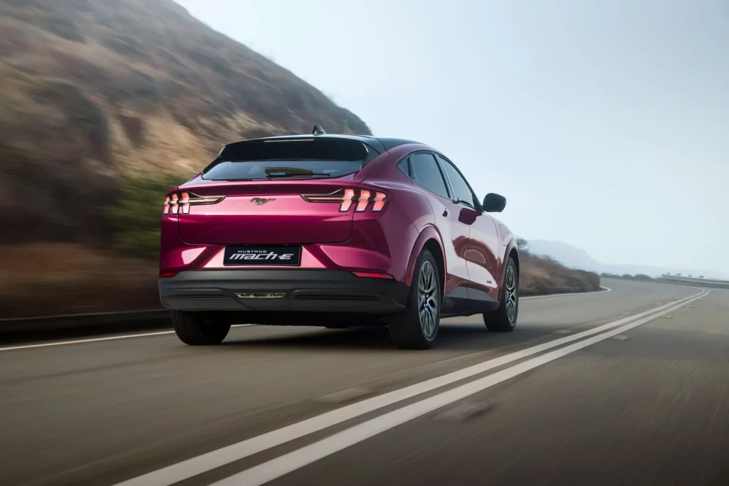 El Ford Mustang Mach-e anuncia hasta 590 CV en su versión más potente