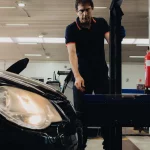 Fallos de alumbrado y señalización: el error que provoca el 22,6% de los suspensos en la ITV y que puedes evitar en minutos