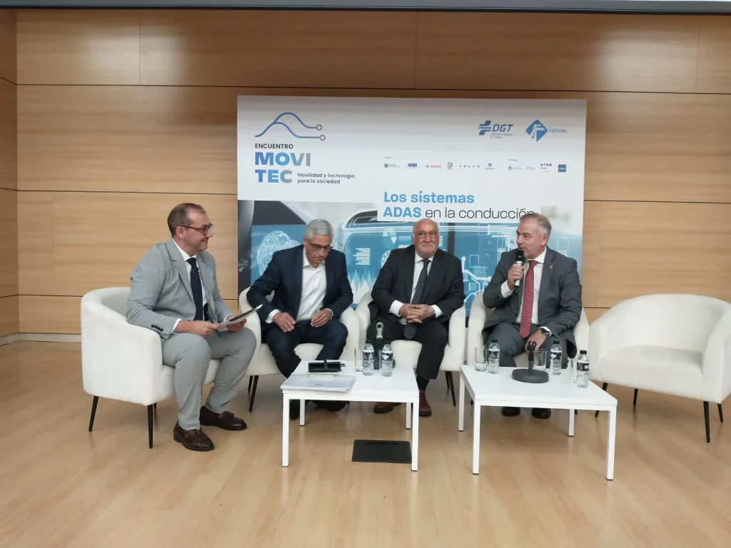 MOVI-TEC, la iniciativa de FESVIAL para enseñar el valor de los ADAS a los conductores 1 Motor16 Ignacio Lijarcio Francisco Javier Paez Pere Navarro y Sergio Dominguez Motor16