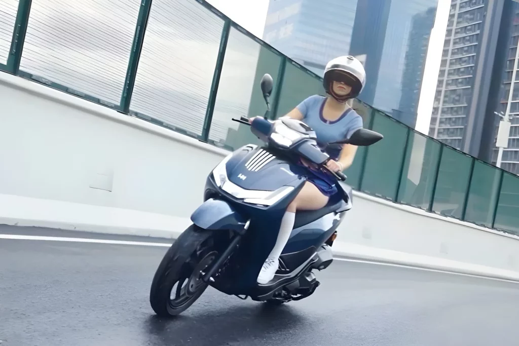 LETBE Velocity 125 ABS: El compañero perfecto para la ciudad 12 Motor16 LETBE Velocity 125 ABS 10 Motor16