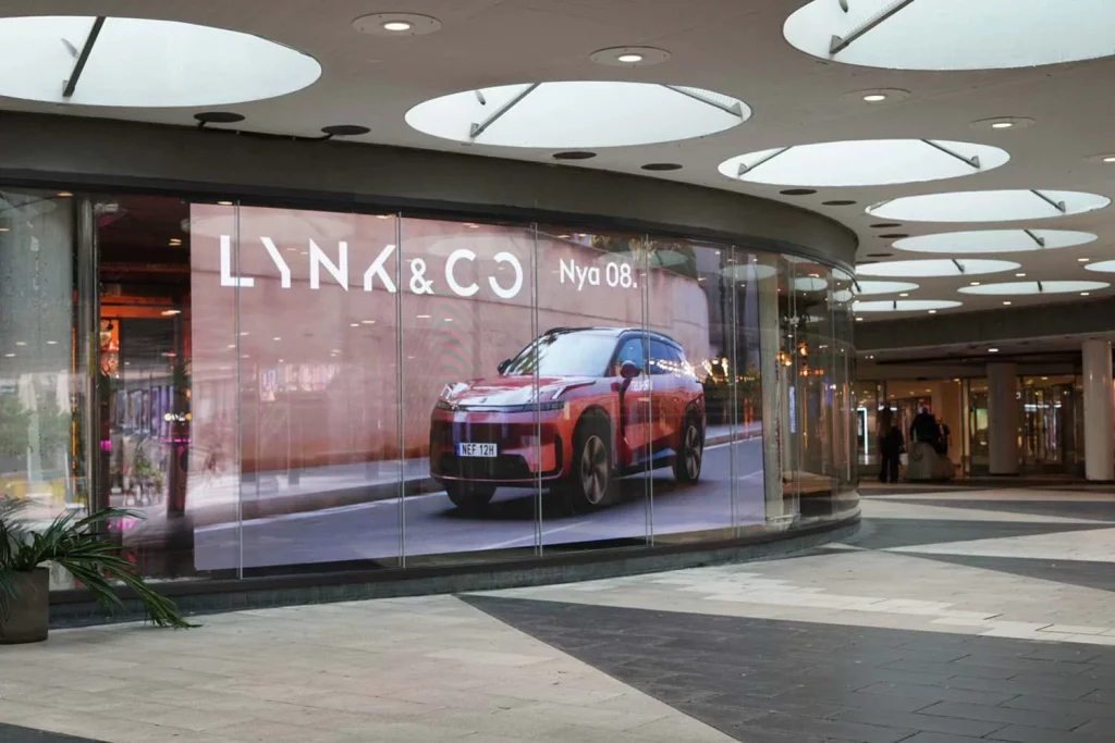 Lynk & Co 08: el nuevo SUV híbrido enchufable que conquista Europa con una campaña de impacto 6 Motor16 Lynk Co 08 weden Stockholm 25d94a Motor16