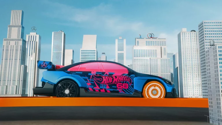 Así es el Mercedes-Benz CLA que ha creado Hot Wheels: un coche de juguete a tamaño real