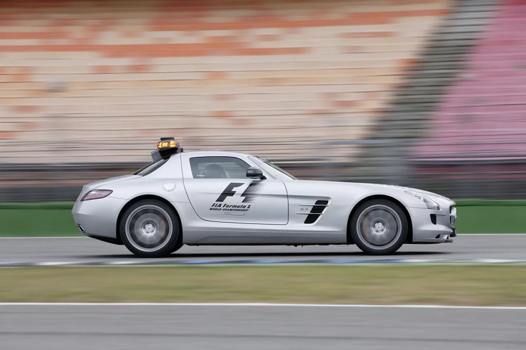El histórico récord de Mercedes-AMG en la Fórmula 1 13 Motor16 MERCEDES SAFETY CAR 2010 2012 9. Official FIA F1® Safety Car SLS AMG C197 Mercedes Benz Motor16