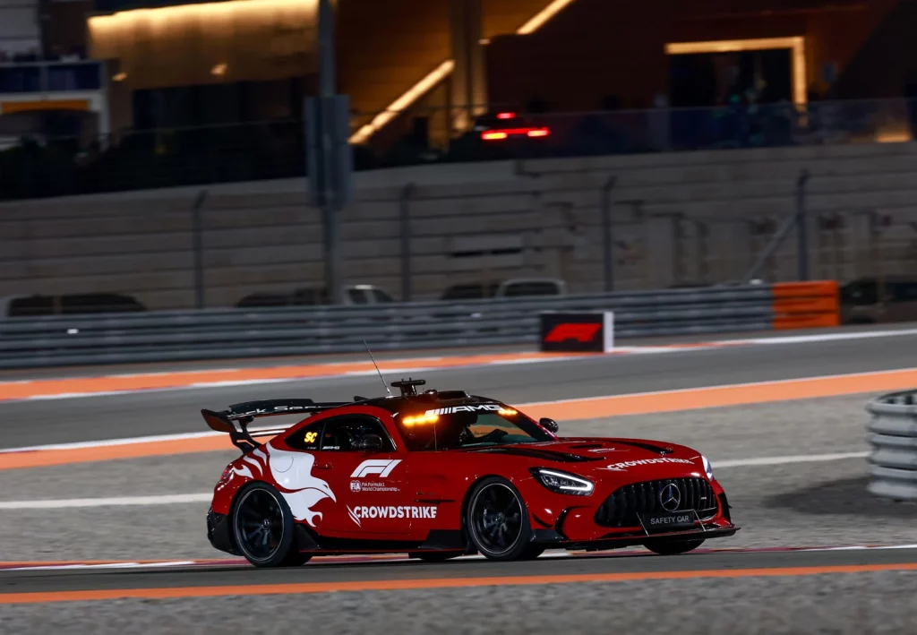 El histórico récord de Mercedes-AMG en la Fórmula 1 17 Motor16 MERCEDES SAFETY CAR 2022 heute 13. Official FIA F1® Safety Car Mercedes AMG Black Series C190 Mercedes AMG Motor16
