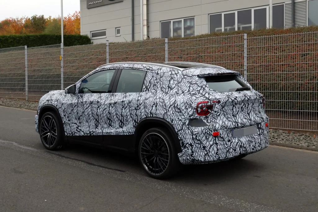 Cuenta atrás para el Mercedes GLA 2027, que será multienergía 2 Motor16 Mercedes GLA AMG Line 2026 10 Motor16