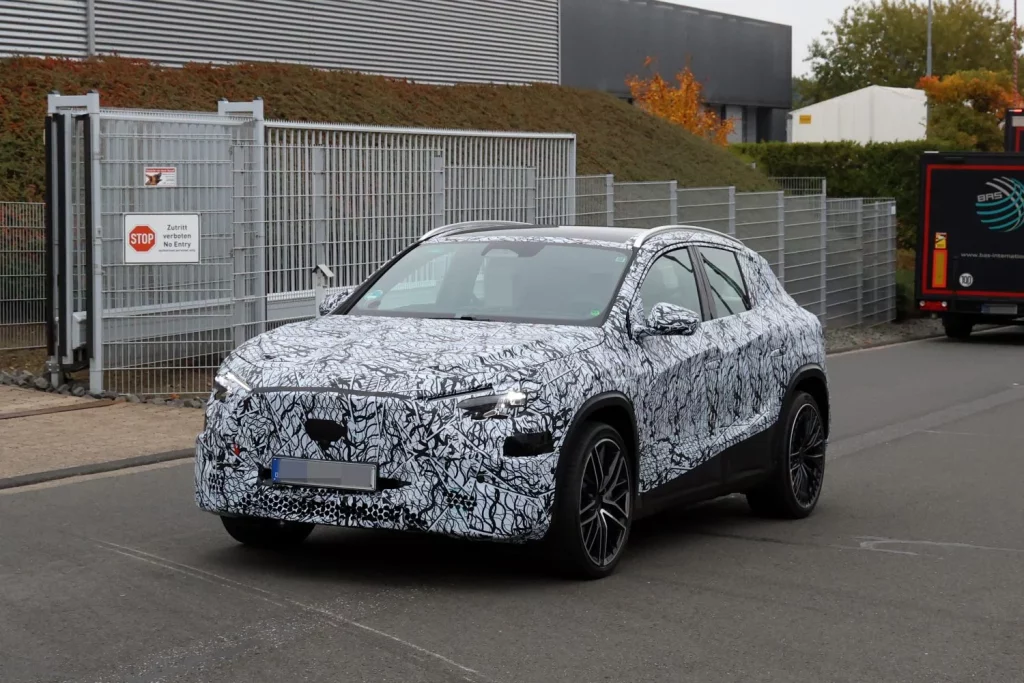 Cuenta atrás para el Mercedes GLA 2027, que será multienergía 6 Motor16 Mercedes GLA AMG Line 2026 4 Motor16