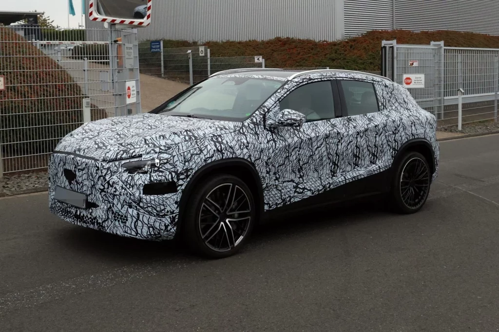 Cuenta atrás para el Mercedes GLA 2027, que será multienergía 8 Motor16 Mercedes GLA AMG Line 2026 6 Motor16