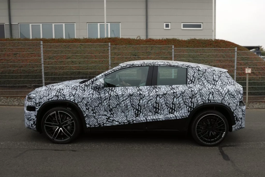 Cuenta atrás para el Mercedes GLA 2027, que será multienergía 1 Motor16 Mercedes GLA AMG Line 2026 (8)