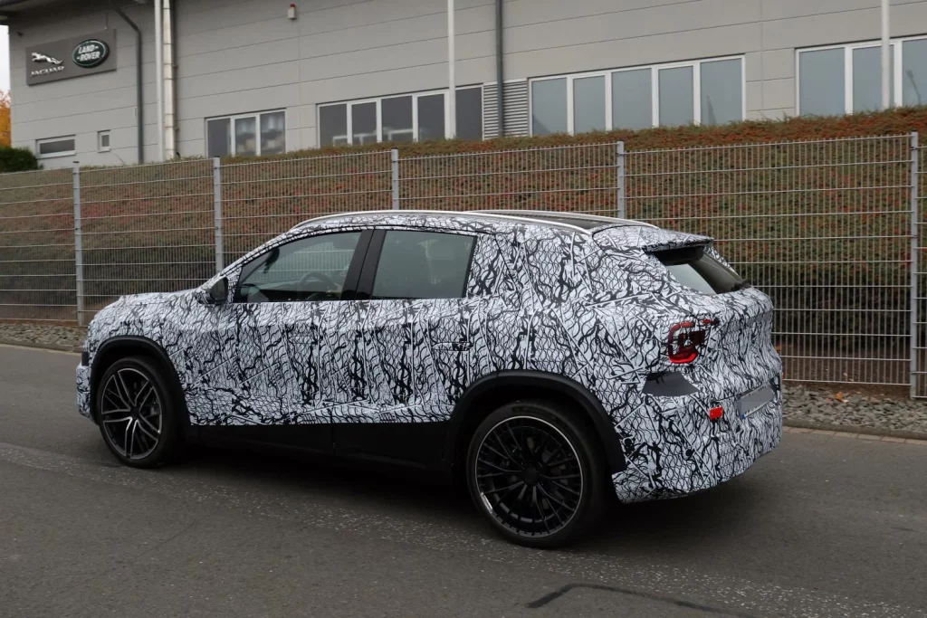 Cuenta atrás para el Mercedes GLA 2027, que será multienergía 11 Motor16 Mercedes GLA AMG Line 2026 9 Motor16