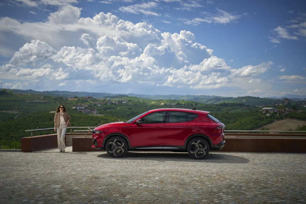 Alfa Romeo retoca el Tonale con un nuevo estilo que refuerza el ADN deportivo 13 Motor16 NUEVO ALFA ROMEO TONALE 10 Motor16