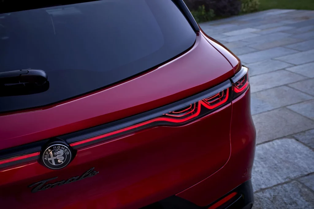 Alfa Romeo retoca el Tonale con un nuevo estilo que refuerza el ADN deportivo 17 Motor16 NUEVO ALFA ROMEO TONALE 14 Motor16