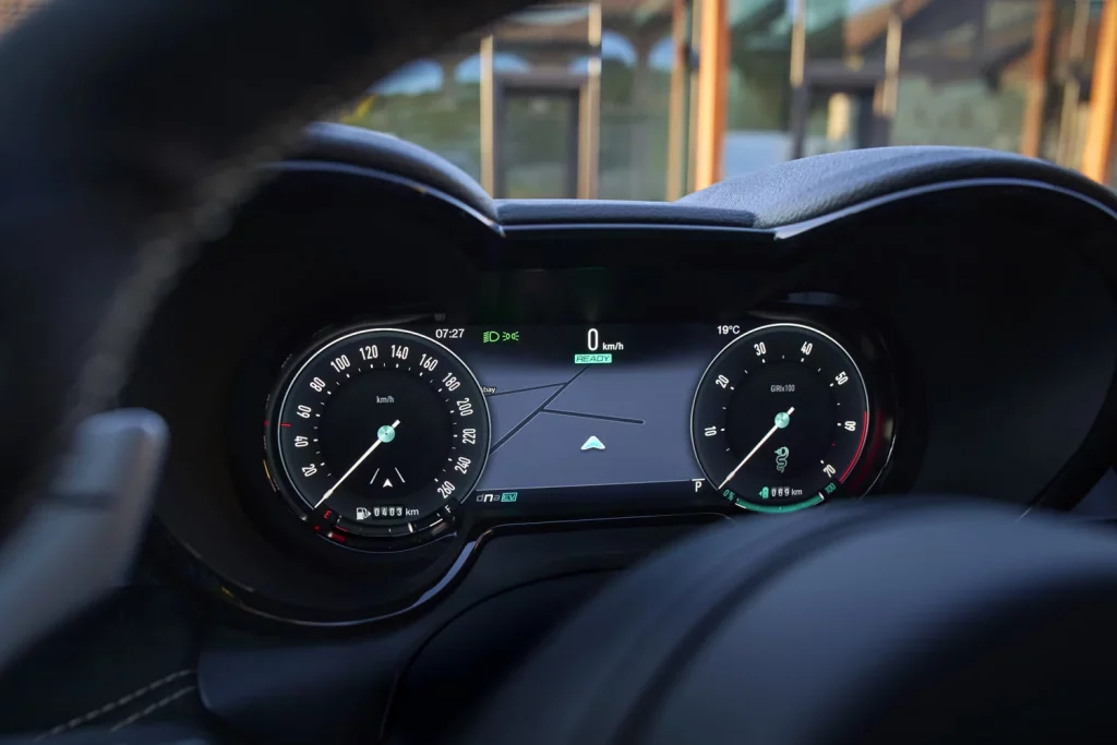 Alfa Romeo retoca el Tonale con un nuevo estilo que refuerza el ADN deportivo 18 Motor16 NUEVO ALFA ROMEO TONALE 15 Motor16
