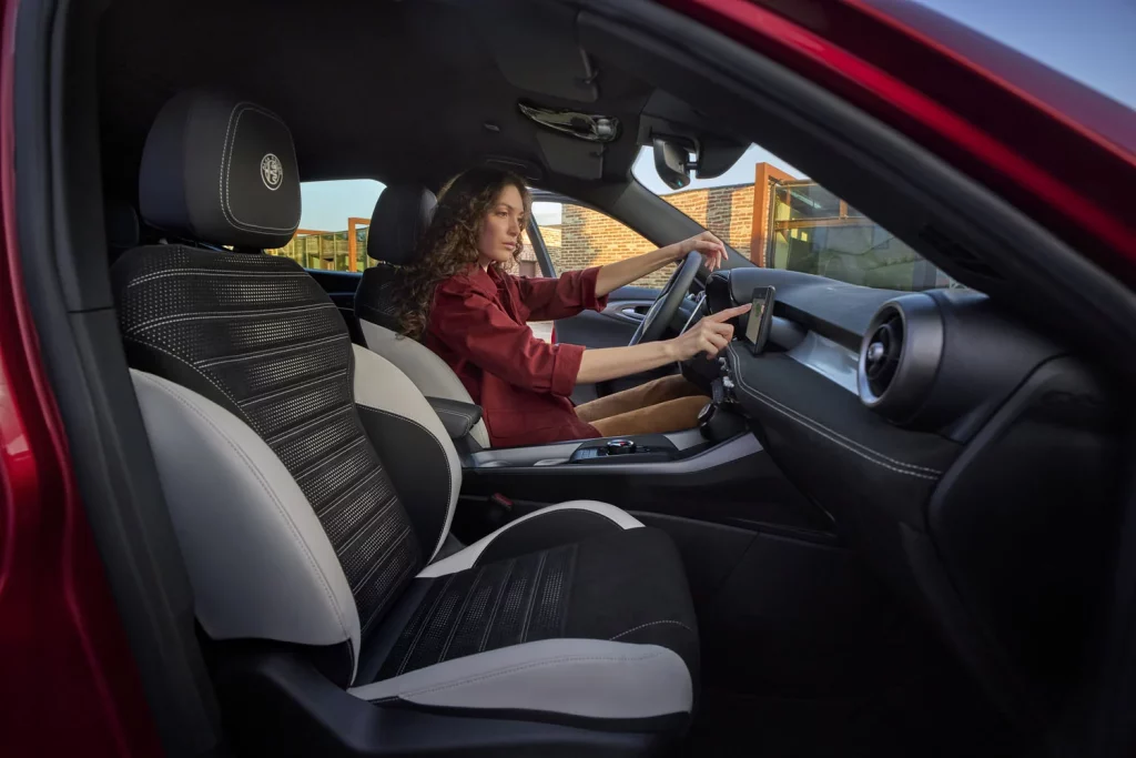 Alfa Romeo retoca el Tonale con un nuevo estilo que refuerza el ADN deportivo 24 Motor16 NUEVO ALFA ROMEO TONALE 21 Motor16