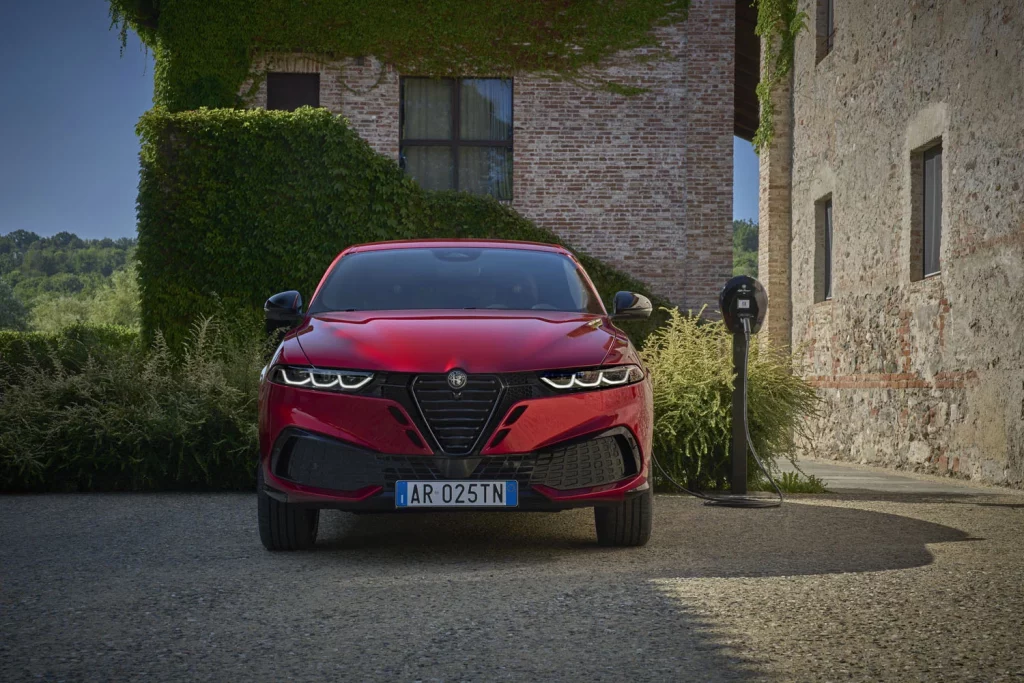 Alfa Romeo retoca el Tonale con un nuevo estilo que refuerza el ADN deportivo 6 Motor16 NUEVO ALFA ROMEO TONALE 3 Motor16