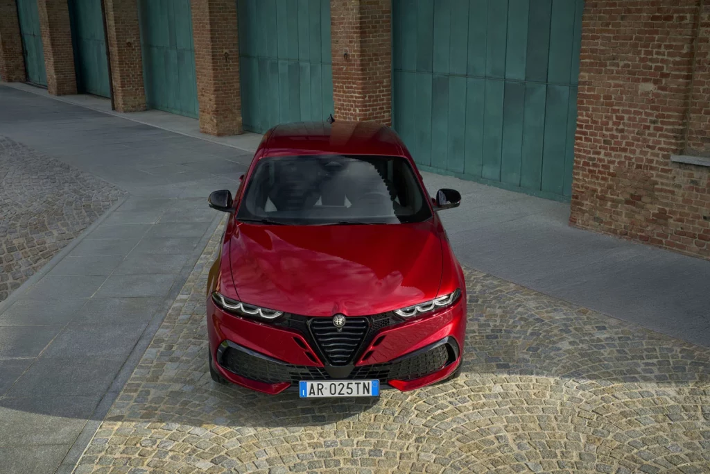 Alfa Romeo retoca el Tonale con un nuevo estilo que refuerza el ADN deportivo 3 Motor16 NUEVO ALFA ROMEO TONALE 9 Motor16