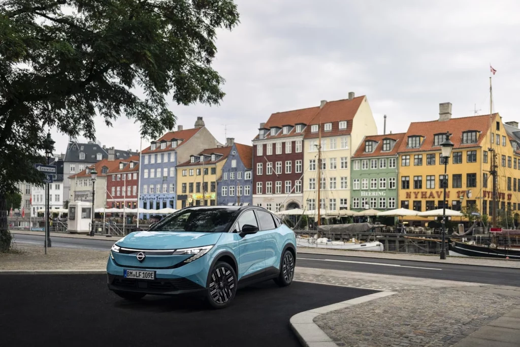 Al volante del Nissan Leaf 2026: El pionero sigue su propio camino 16 Motor16 Nissan Leaf 2026 10 Motor16