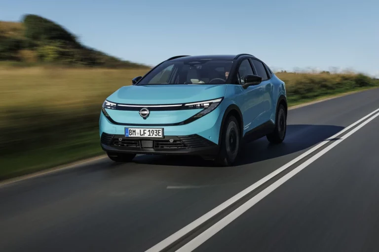 Al volante del Nissan Leaf 2026: El pionero sigue su propio camino