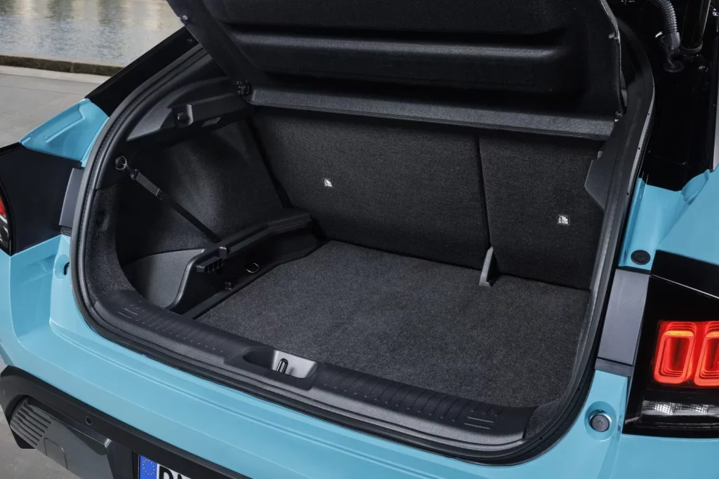 Al volante del Nissan Leaf 2026: El pionero sigue su propio camino 37 Motor16 Nissan Leaf 2026 36 Motor16
